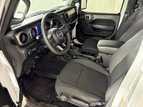 Used 2022 Jeep Wrangler Unlimited Sport AWD/4WD image 25