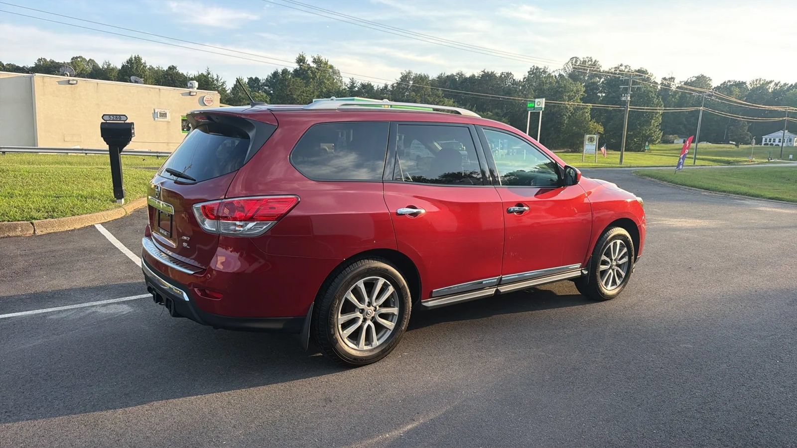 Used 2014 Nissan Pathfinder SL w/ SL Tech Package AWD/4WD image 7