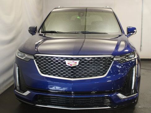 New 2025 Cadillac XT6 Luxury image 3