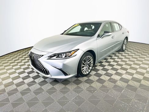 Used 2023 Lexus ES 300h w/ Accessory Package (Z1) FWD image 5