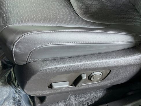 Used 2024 Kia Carnival LX image 18