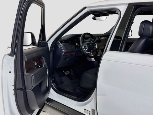Used 2024 Land Rover Range Rover SE AWD/4WD image 12