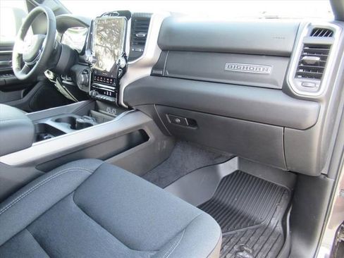 New 2026 RAM 1500 4x4 Crew Cab image 10