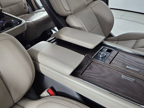 Used 2022 Lincoln Navigator Reserve image 16