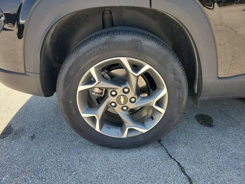 Used 2025 Chevrolet Trax LT w/ LT Convenience Package FWD image 6