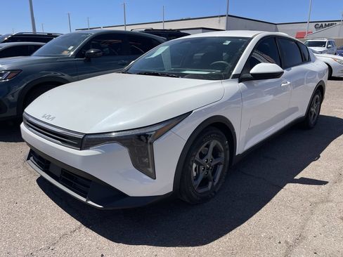 Certified 2025 Kia K4 FWD image 3