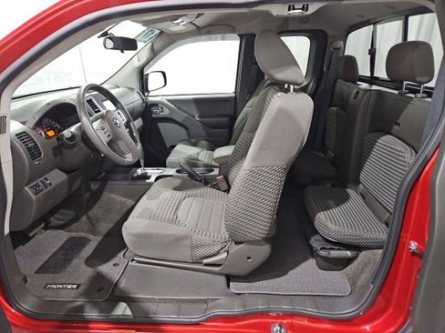 Used 2017 Nissan Frontier SV image 12