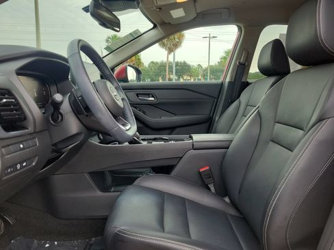 Used 2024 Nissan Rogue SL FWD image 14