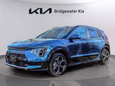 Certified 2025 Kia Niro SX Touring image 3
