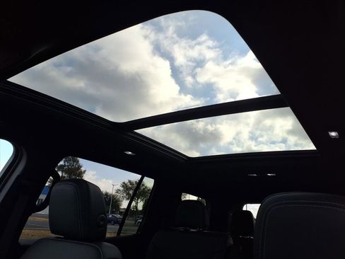 New 2026 Chevrolet Traverse LT w/ Sun and Wheel Package image 9