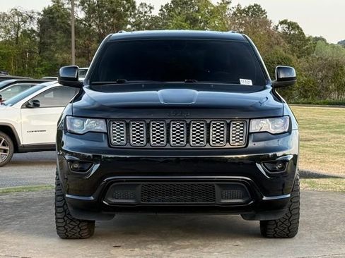 Used 2021 Jeep Grand Cherokee Laredo X image 2