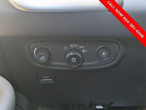 Used 2023 GMC Terrain SLT image 28