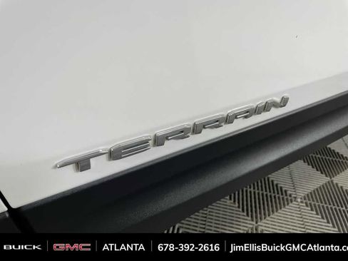Used 2023 GMC Terrain SLT image 31