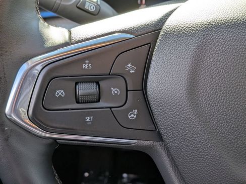 Used 2025 Chevrolet Trax LT w/ LT Convenience Package FWD image 20