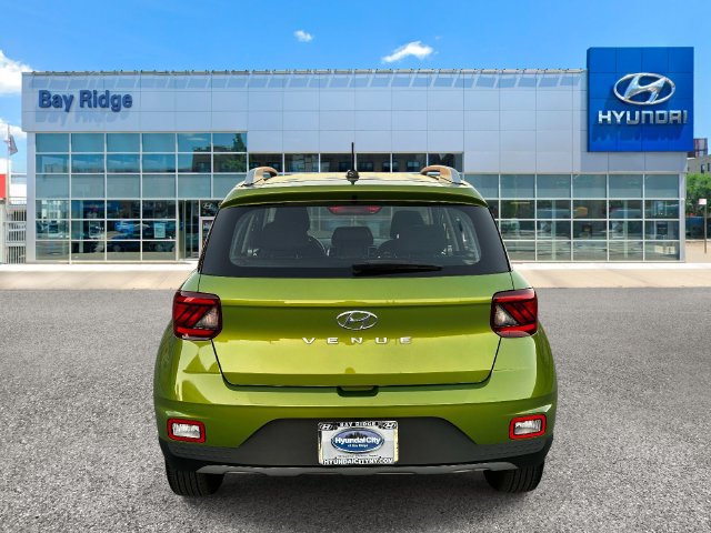 Used 2024 Hyundai Venue SEL FWD image 5