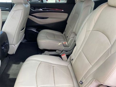 Used 2021 Buick Enclave Essence image 20
