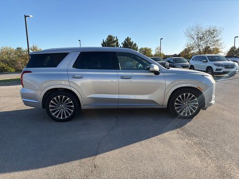 Used 2024 Hyundai Palisade Calligraphy image 3