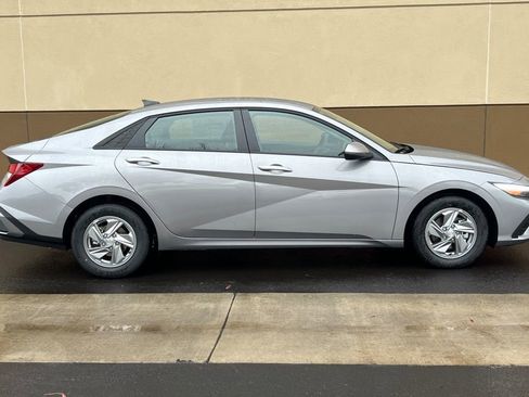 New 2026 Hyundai Elantra SE image 4