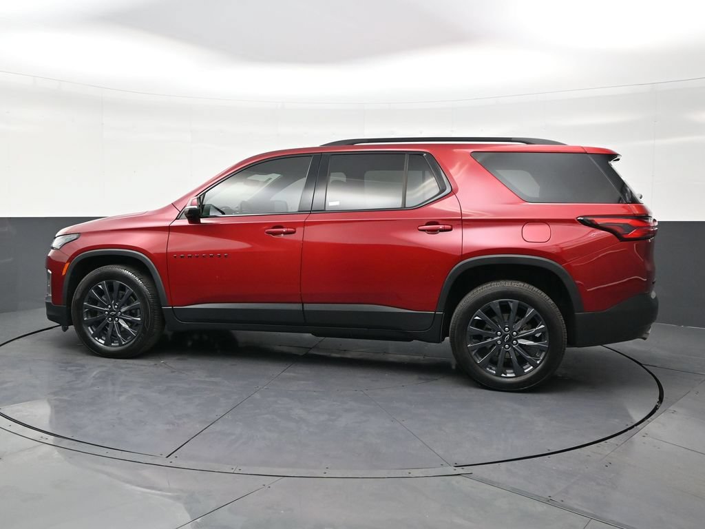 Used 2022 Chevrolet Traverse RS FWD image 2