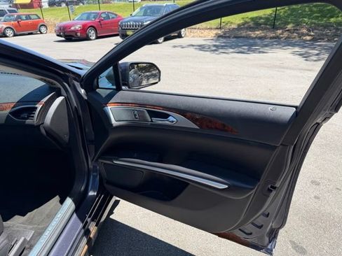 Used 2013 Lincoln MKZ FWD image 24