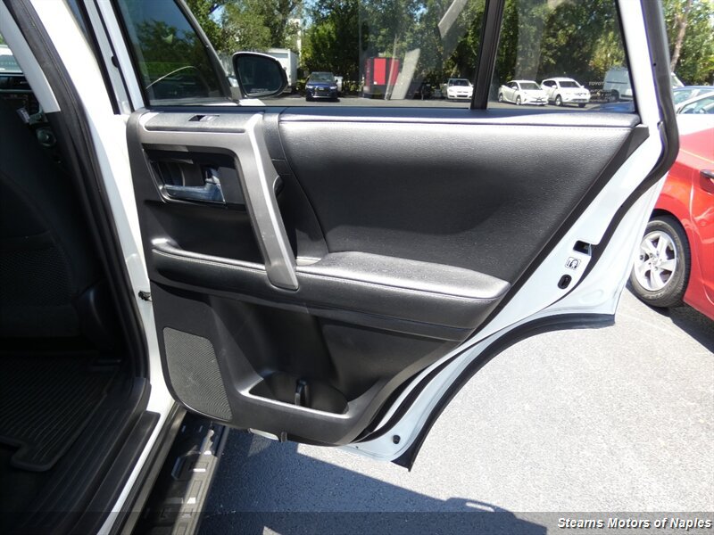 Used 2020 Toyota 4Runner SR5 AWD/4WD image 54