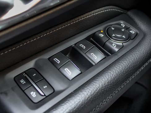 Used 2024 GMC Yukon Denali AWD/4WD image 31