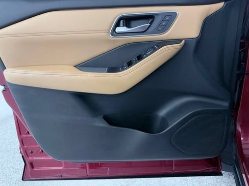 Used 2023 Nissan Rogue Platinum FWD image 16