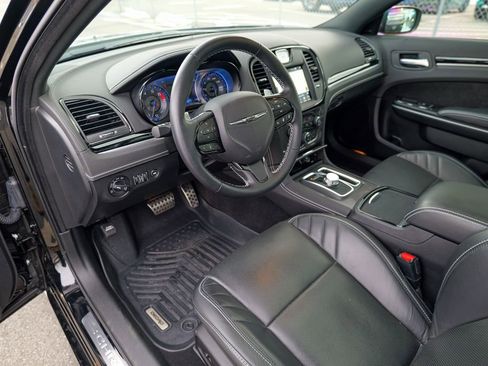 Used 2023 Chrysler 300 C image 19