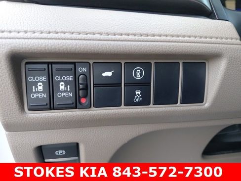 Used 2023 Honda Odyssey EX-L image 18