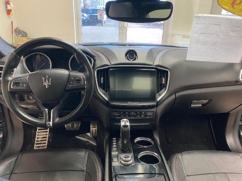 Used 2019 Maserati Ghibli S GranSport image 21