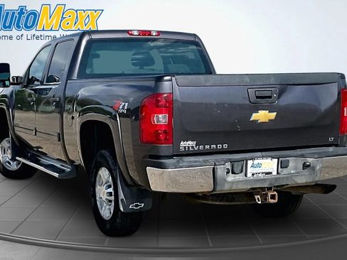 Used 2010 Chevrolet Silverado 2500 LT w/ Interior Plus Package AWD/4WD image 4