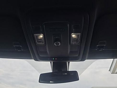 Used 2022 Chevrolet Suburban LT image 31