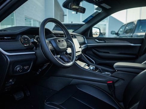 New 2026 Jeep Grand Cherokee Limited image 18