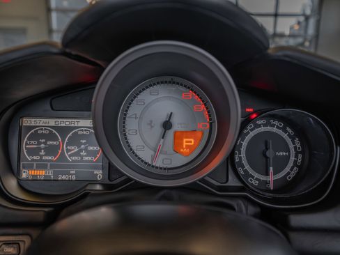 Used 2013 Ferrari California image 11