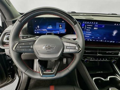 Used 2024 Chevrolet Traverse RS image 11