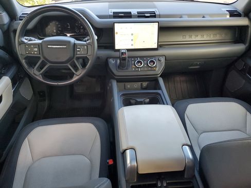 Used 2023 Land Rover Defender 130 X-Dynamic SE image 16