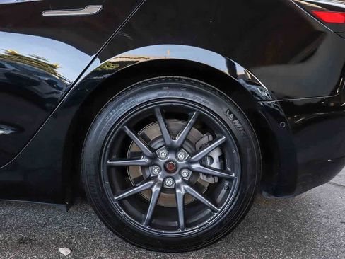 Used 2018 Tesla Model 3 Long Range image 10