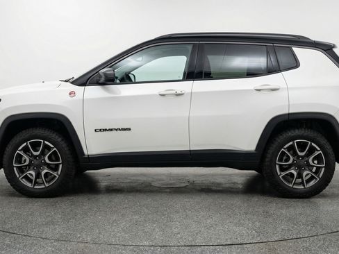 Used 2025 Jeep Compass Trailhawk w/ Trailer Tow Group image 5