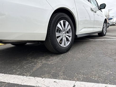 Used 2017 Honda Odyssey SE image 5