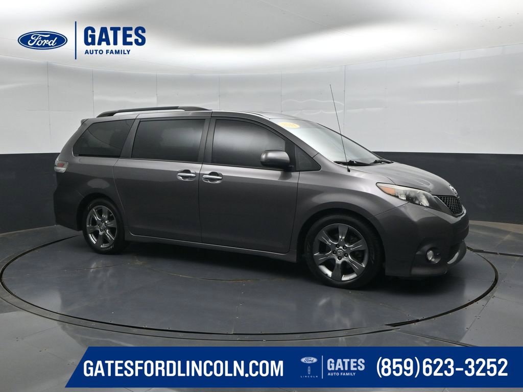 Used 2014 Toyota Sienna SE FWD image 1