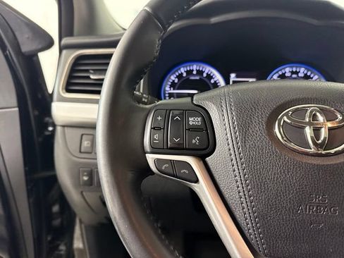 Used 2017 Toyota Highlander SE AWD/4WD image 26
