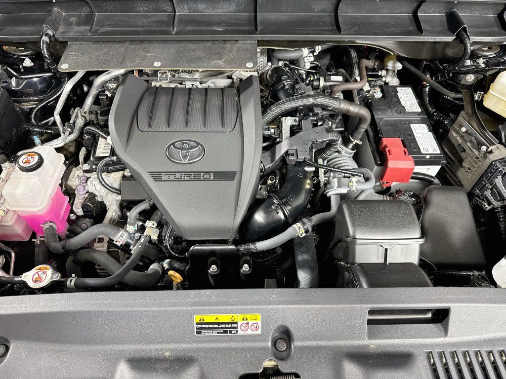 Used 2023 Toyota Highlander XLE AWD/4WD image 32