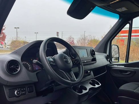 Used 2020 Freightliner Sprinter 2500 image 9