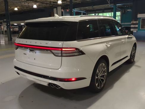 Used 2023 Lincoln Aviator Grand Touring w/ Elements Package Plus AWD/4WD image 21
