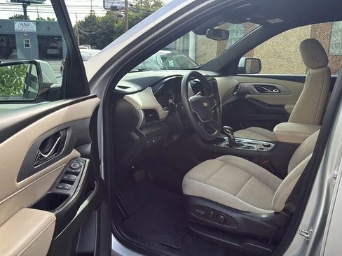 Used 2022 Chevrolet Traverse LS AWD/4WD image 23