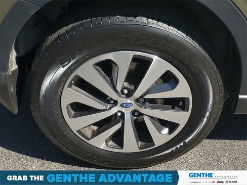 Used 2022 Subaru Outback Premium image 5