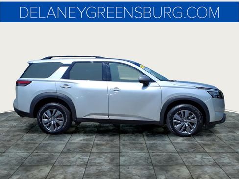 Used 2025 Nissan Pathfinder SV AWD/4WD image 2