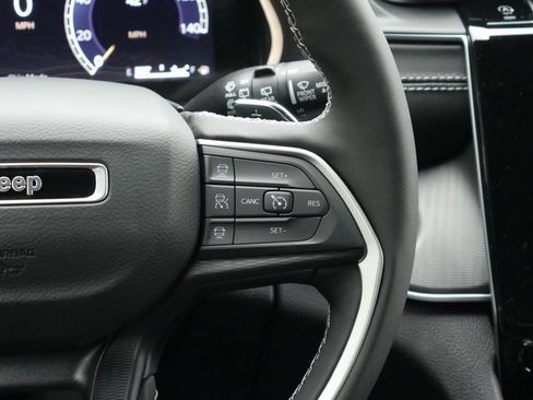 New 2025 Jeep Grand Cherokee Altitude image 16