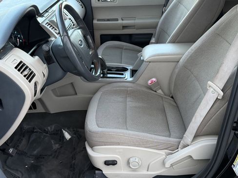 Used 2009 Ford Flex SE image 18
