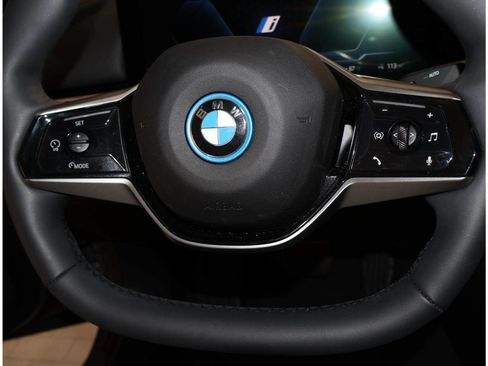 Certified 2025 BMW i5 eDrive40i w/ Premium Package RWD image 20
